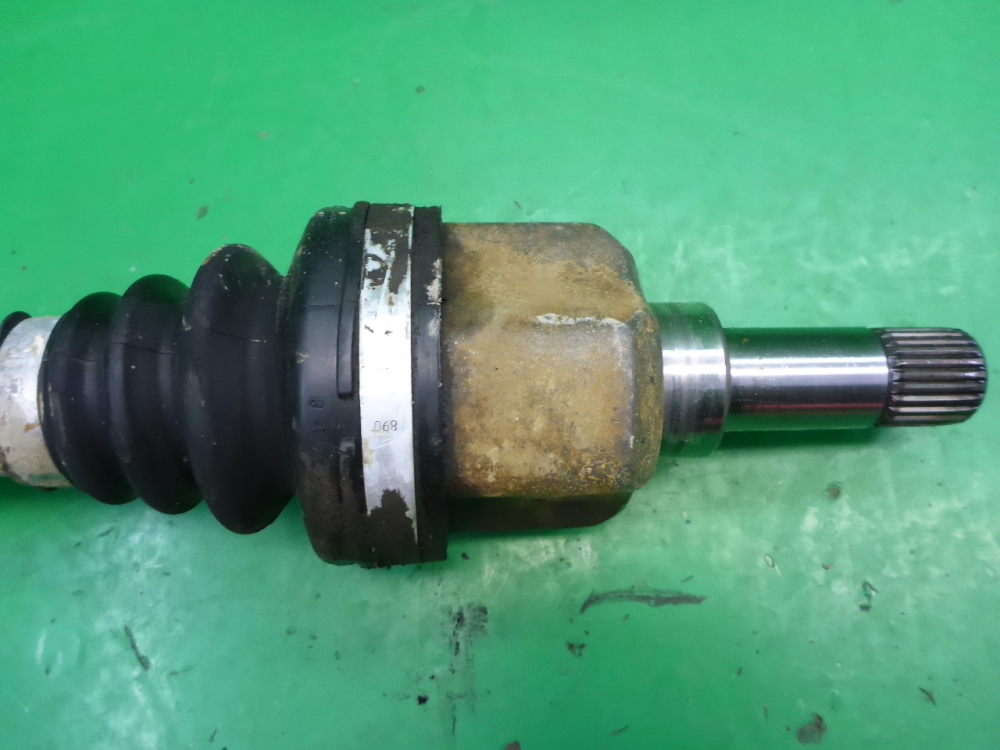 Полуось передняя левая