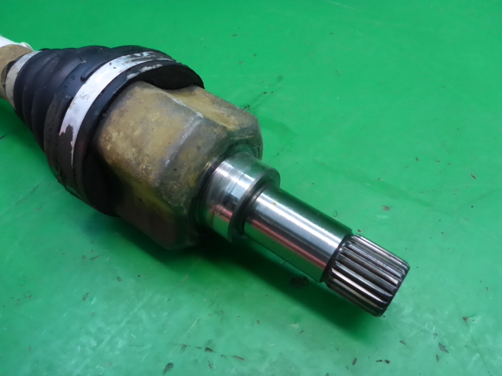 Полуось передняя левая