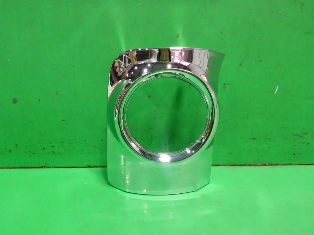 Рамка противотуманной фары правой