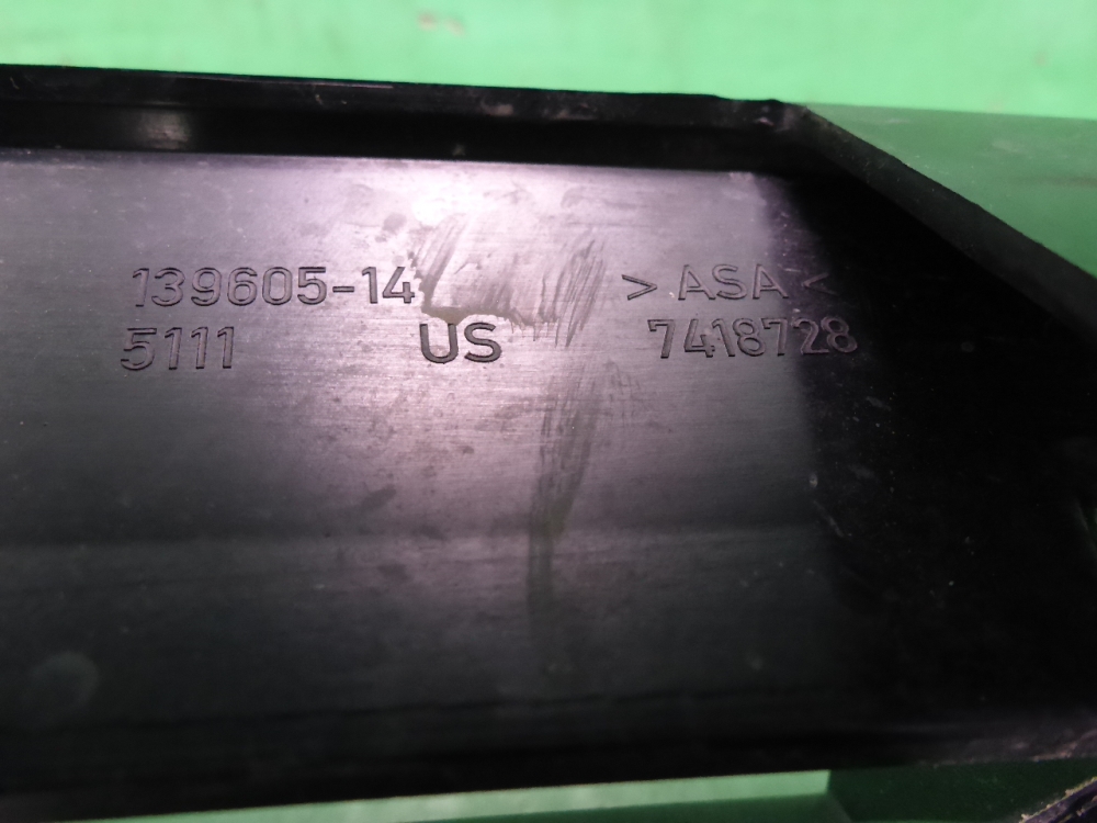 Решетка в бампер центральная