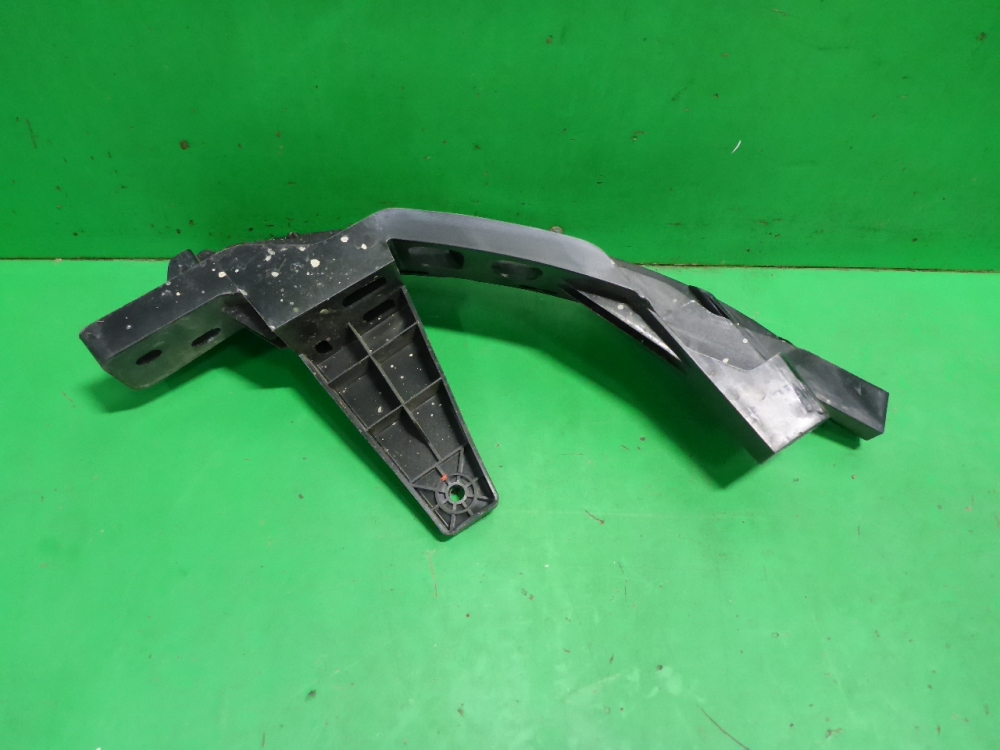 Кронштейн фар левый