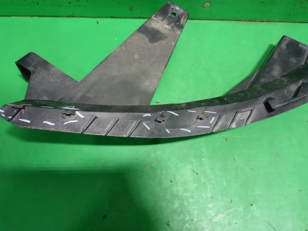 Кронштейн фар левый