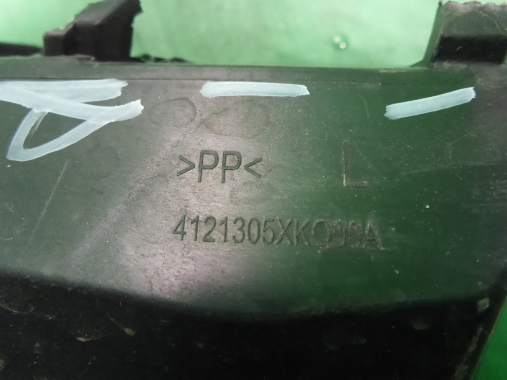 Кронштейн фар левый