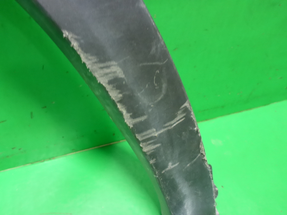 Накладка переднего крыла правого