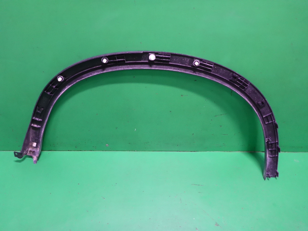 Накладка переднего крыла правого