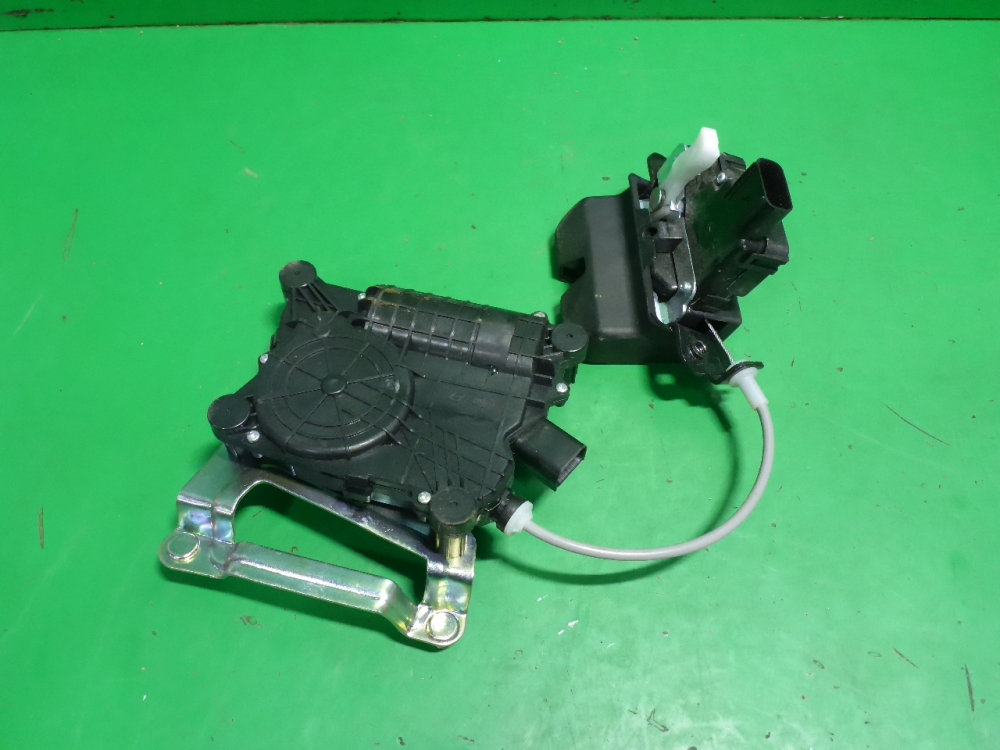 Замок багажника