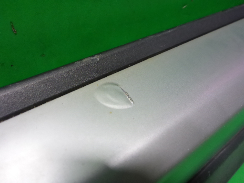 Накладка двери передней левой