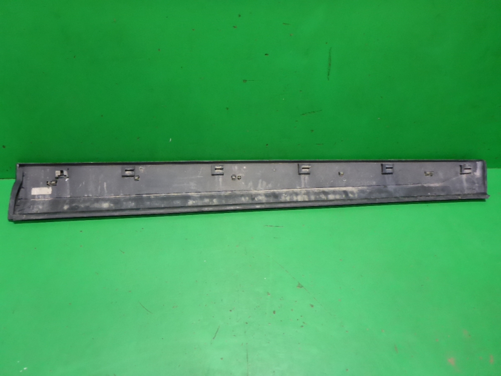 Накладка двери передней левой