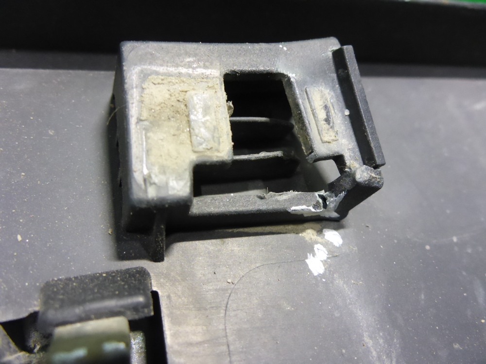 Накладка двери передней левой