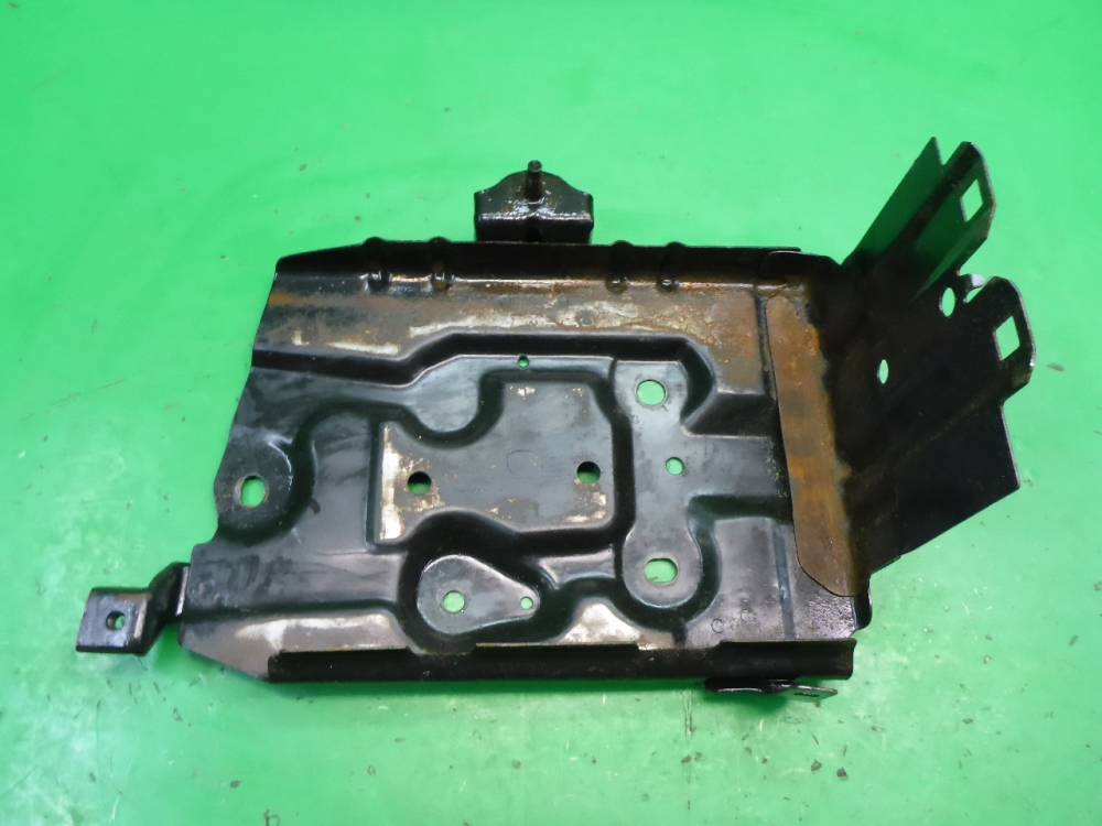 Площадка под аккумулятор (АКБ)