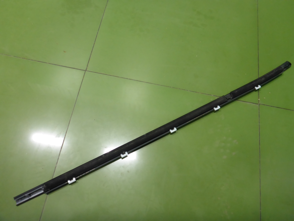 Уплотнитель стекла двери