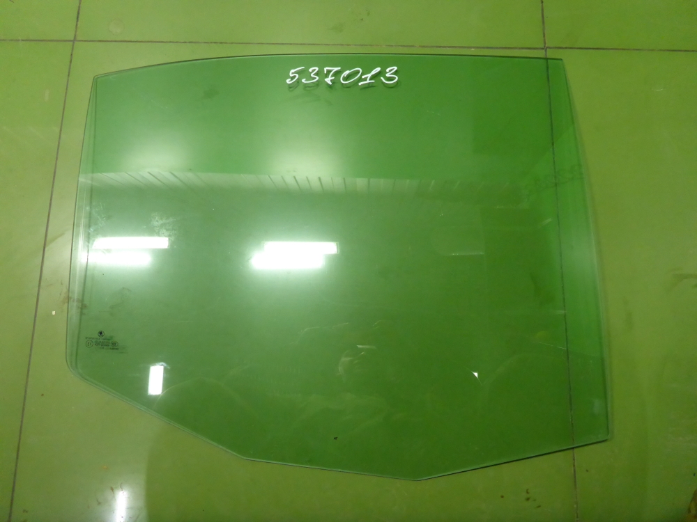 Стекло двери задней правой