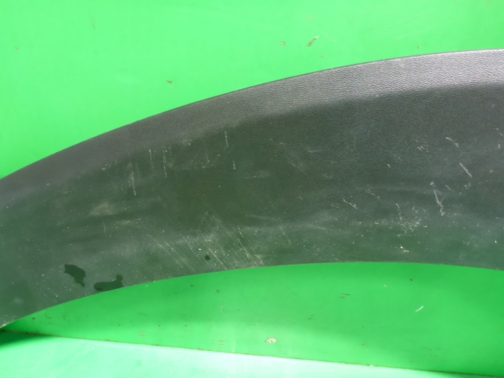 Накладка переднего крыла левого