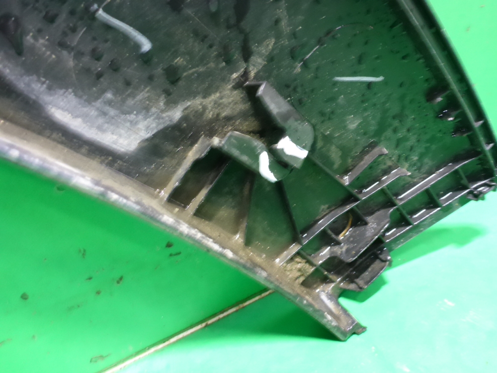 Накладка переднего крыла левого