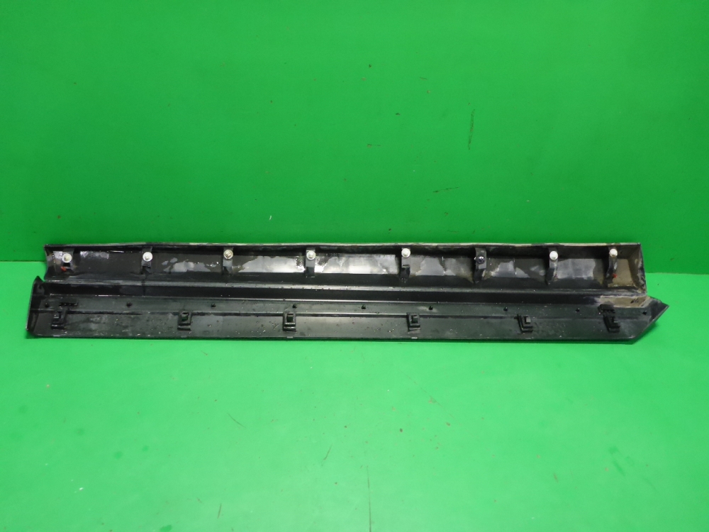 Накладка двери передней правой