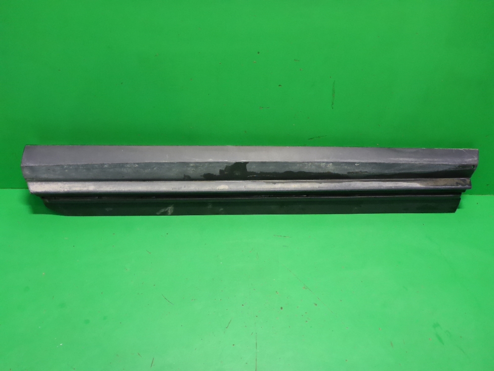 Накладка двери передней правой