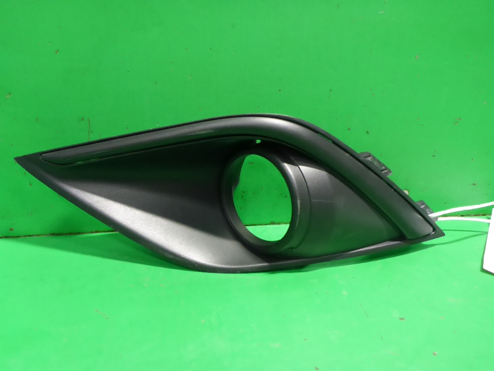 Рамка противотуманной фары левой