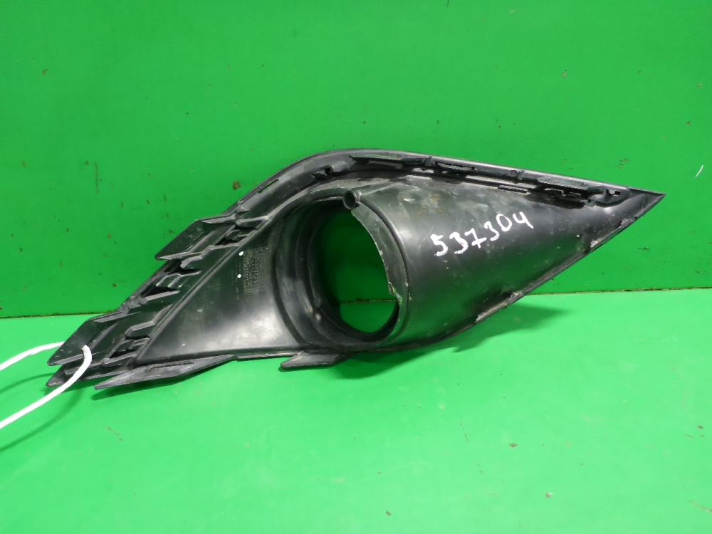 Рамка противотуманной фары левой