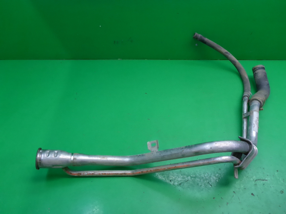 Горловина топливного бака