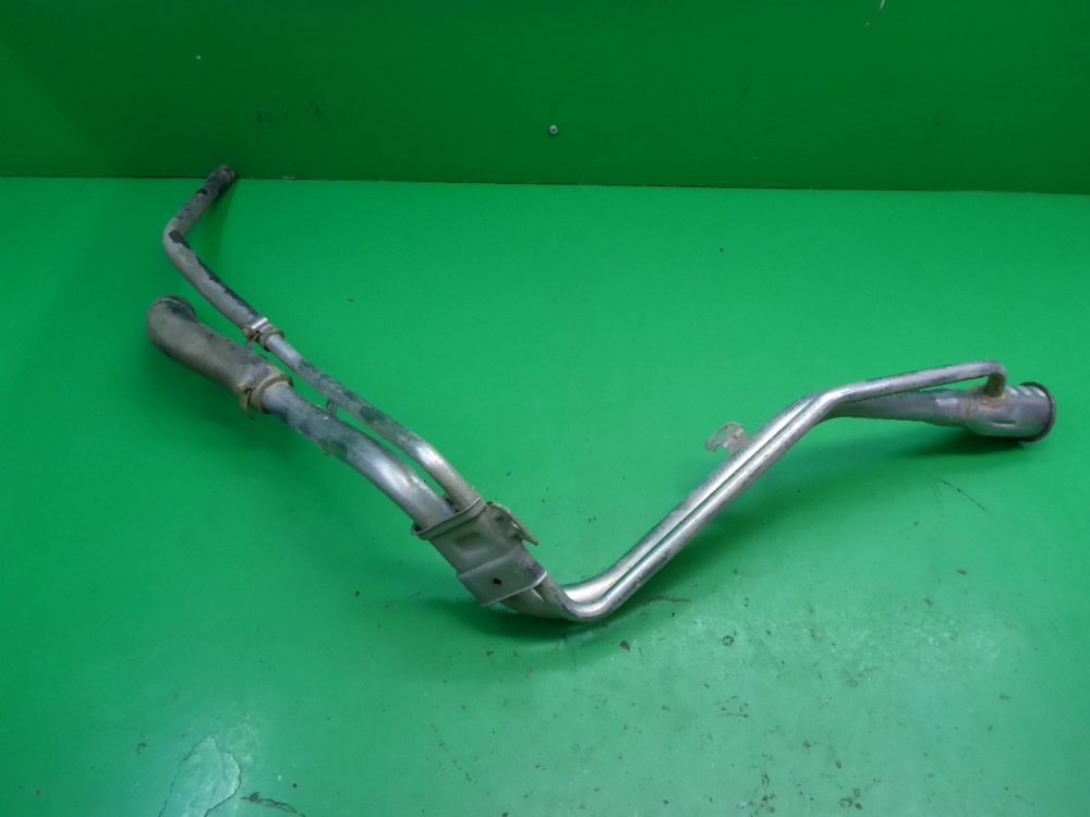 Горловина топливного бака