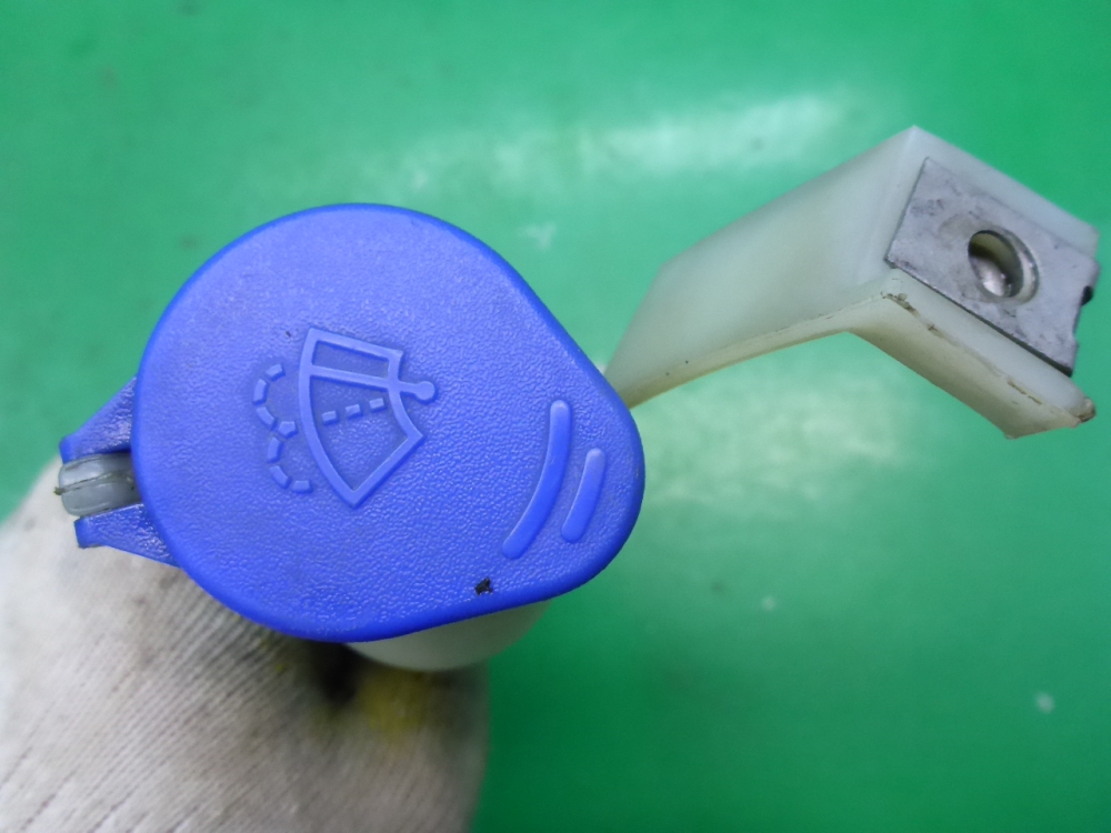 Горловина бачка омывателя