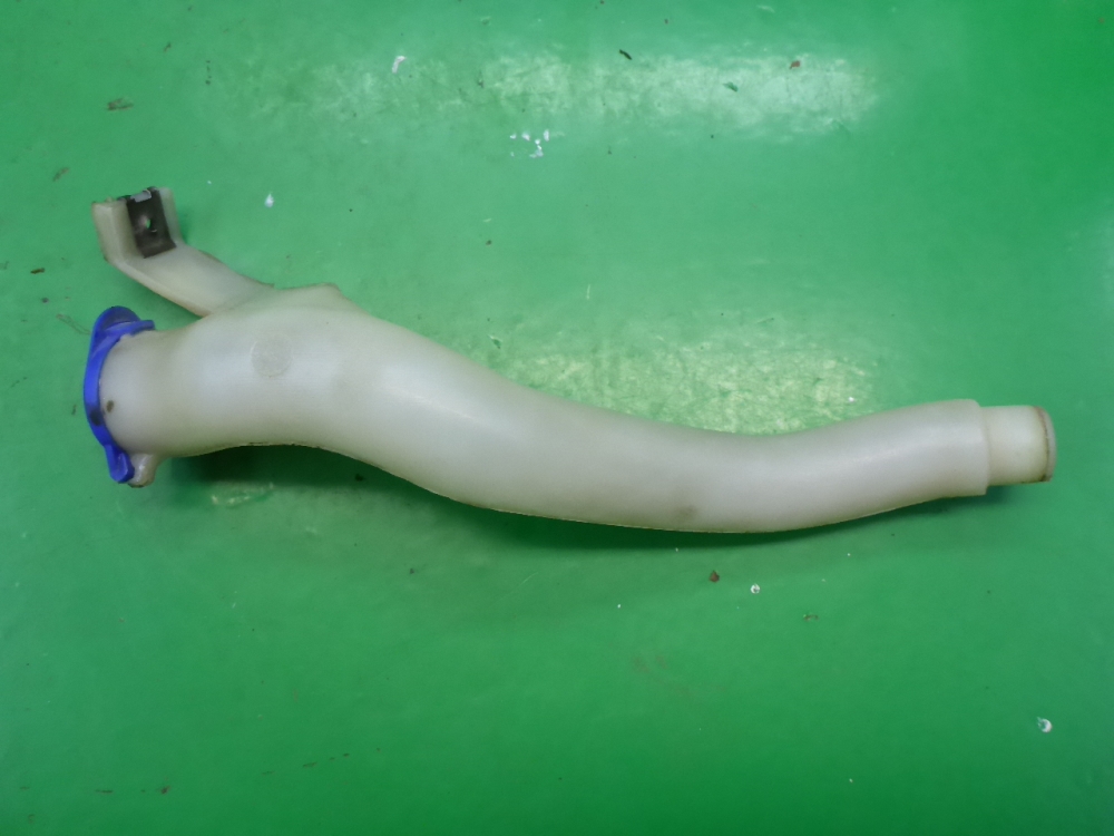 Горловина бачка омывателя