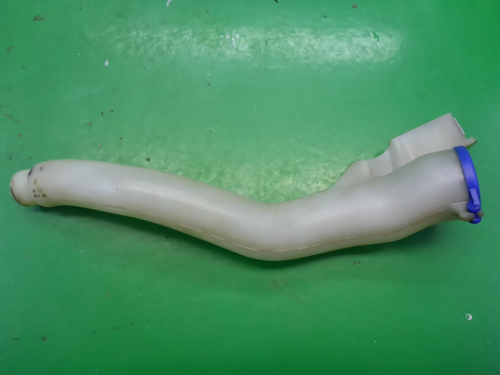 Горловина бачка омывателя