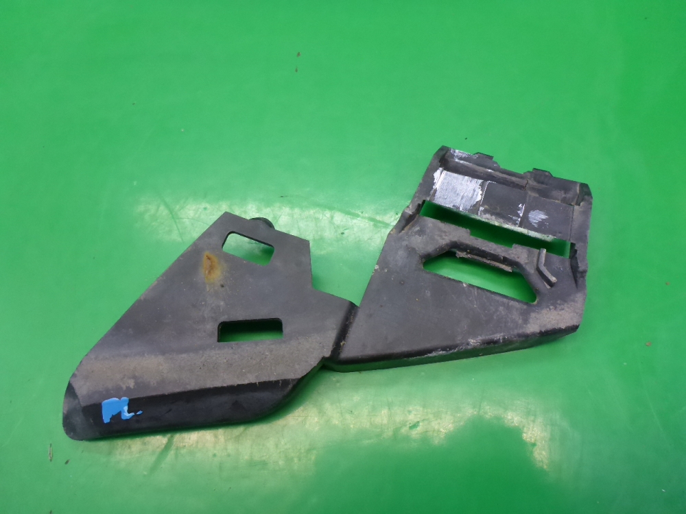 Кронштейн фар левый