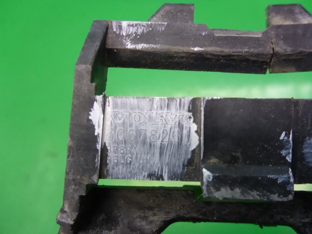 Кронштейн фар левый