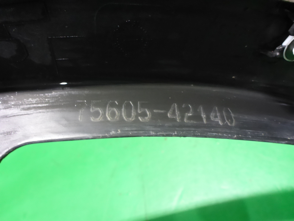 Накладка заднего крыла правого