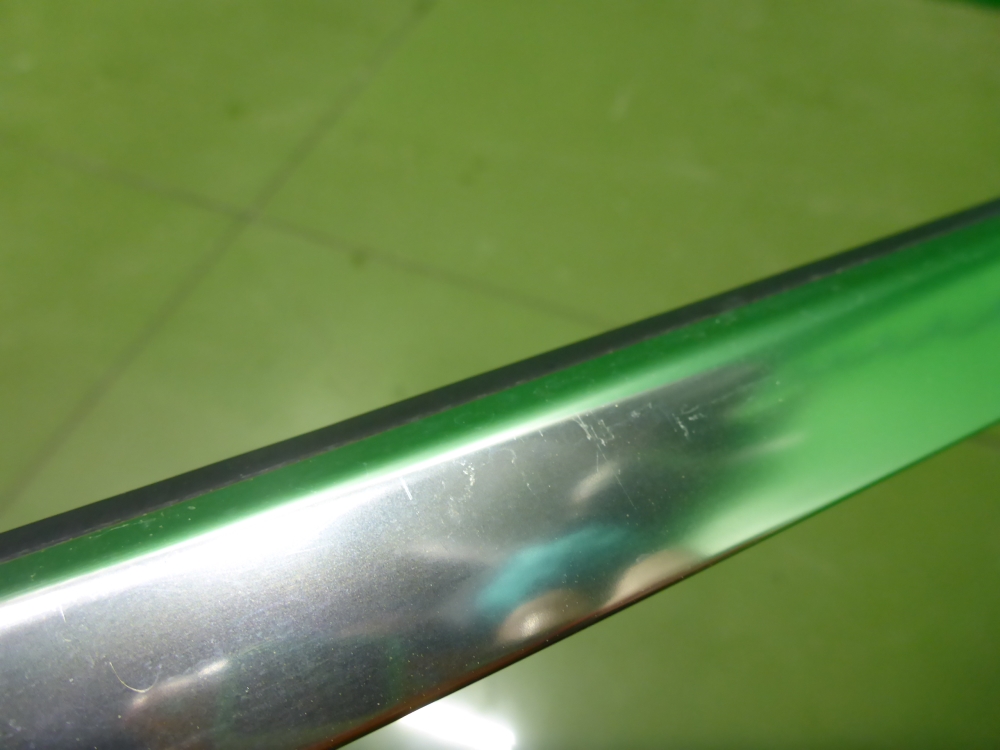 Накладка лобового стекла левая