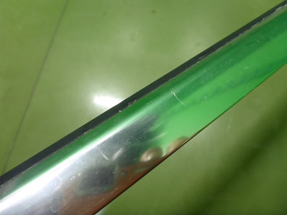 Накладка лобового стекла левая