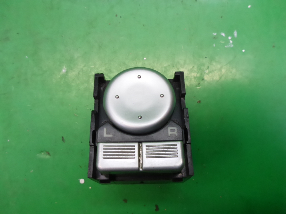 Переключатель регулировки зеркал