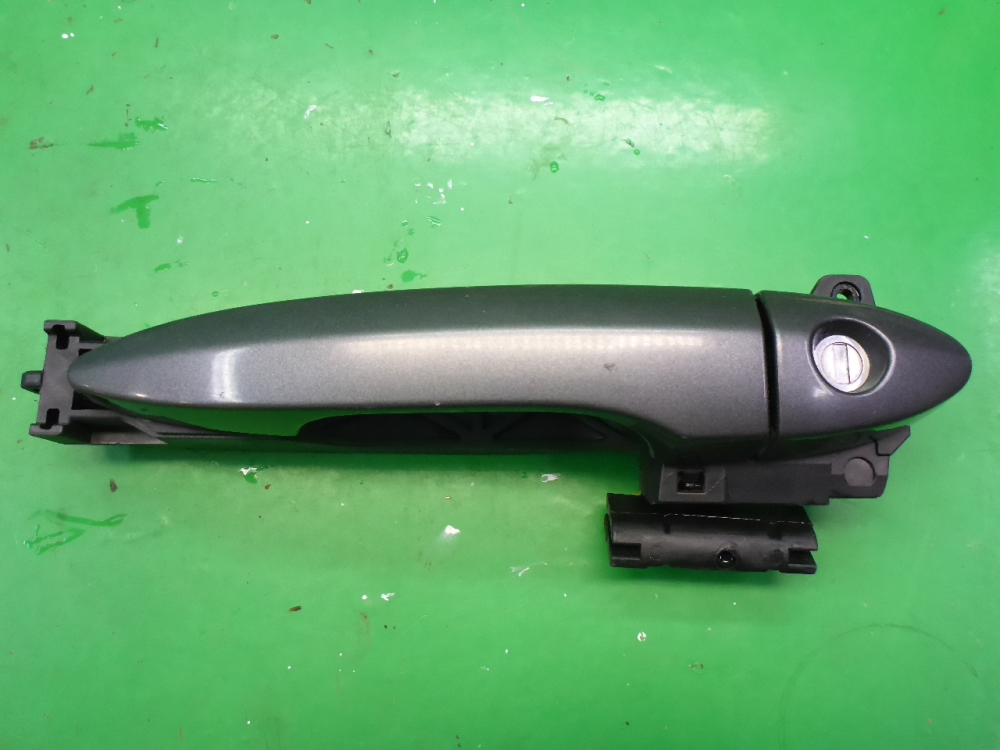 Ручка двери передней наружная правая