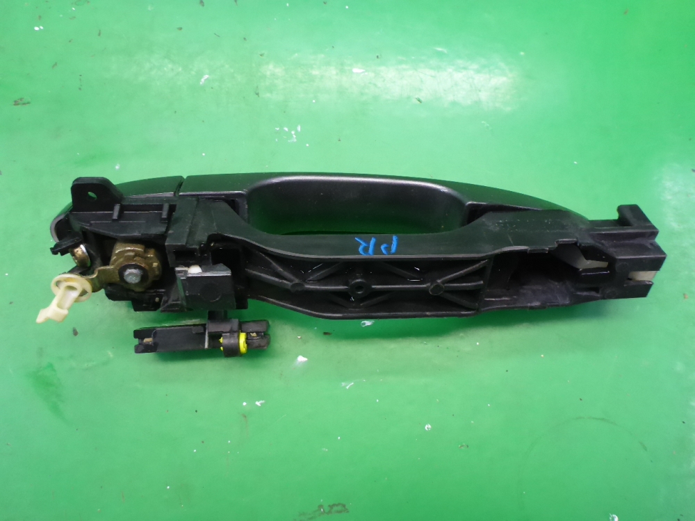 Ручка двери передней наружная правая