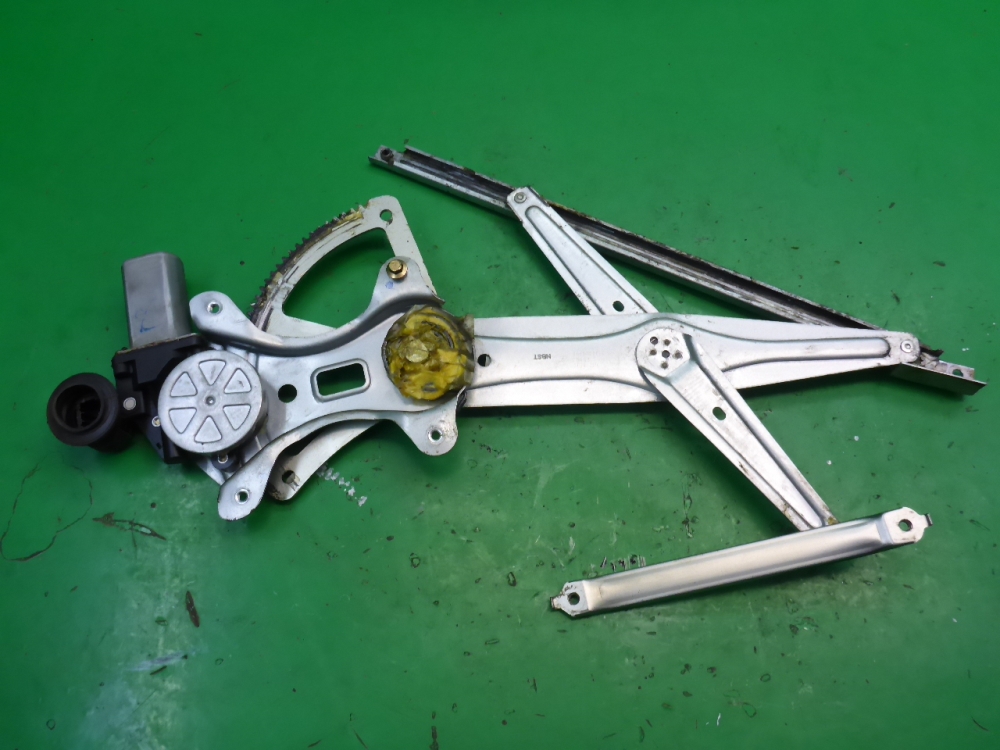 Стеклоподъемник электр. передний правый