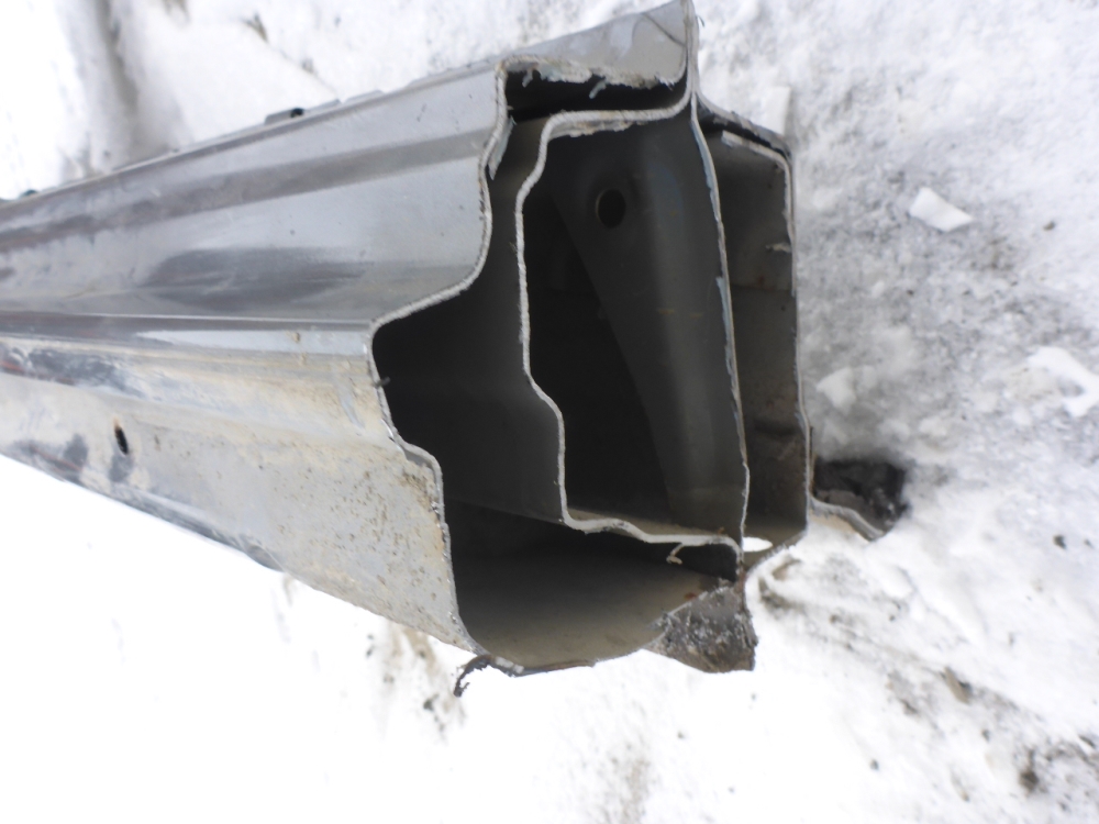 Порог со стойкой правый