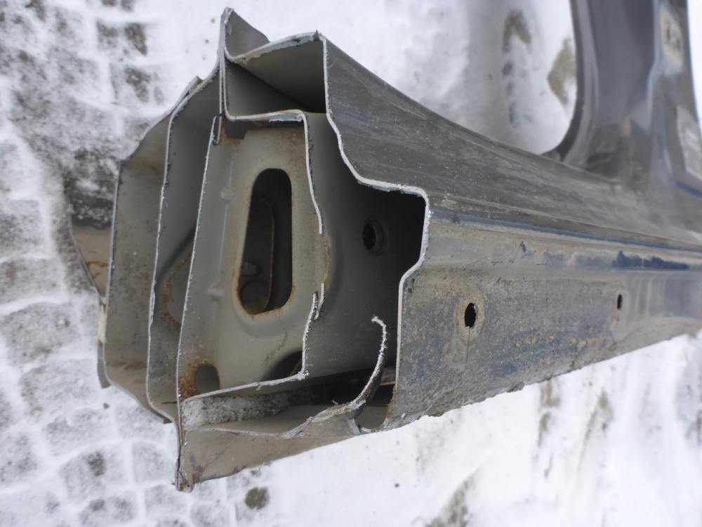 Порог со стойкой правый