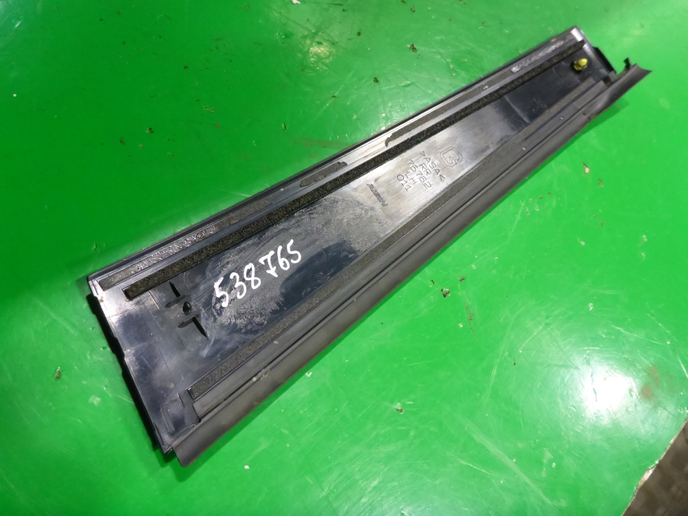 Накладка двери задней левой