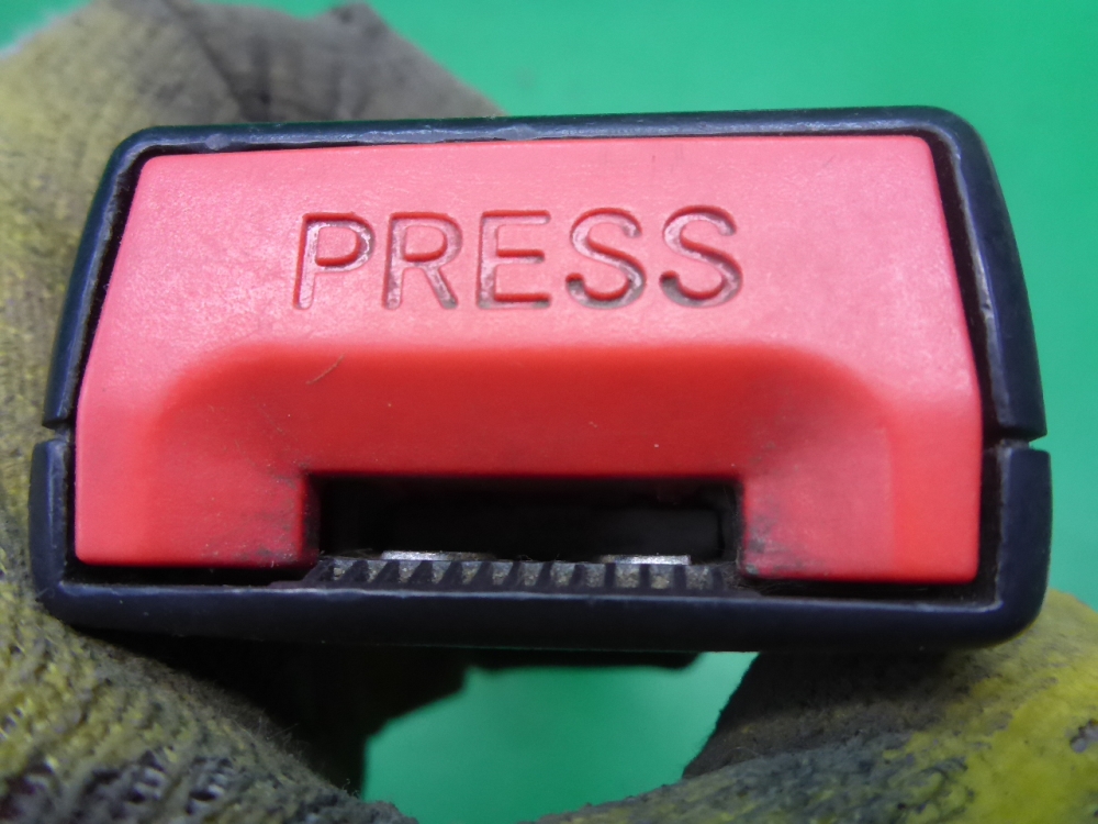 Ответная часть ремня безопасности