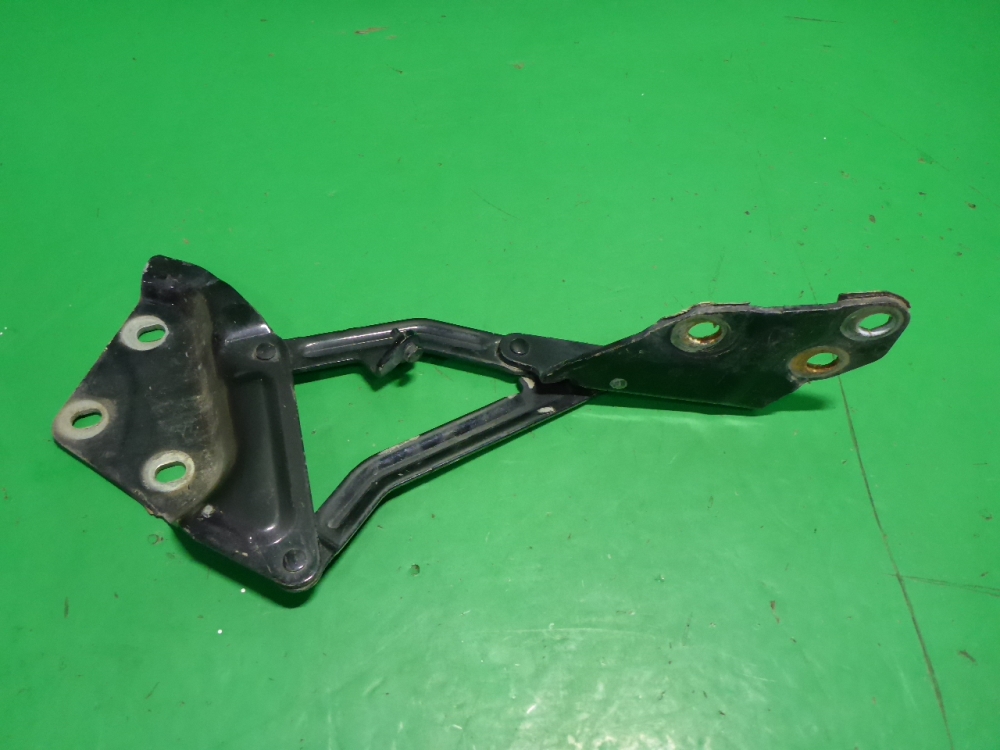 Петля капота левая