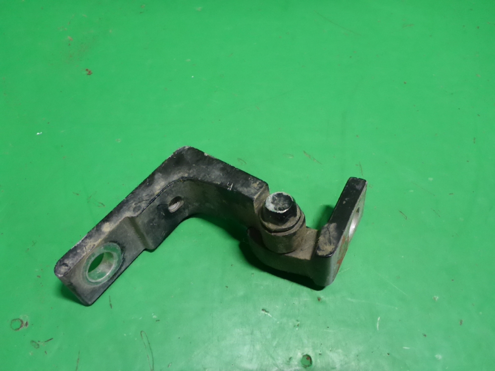 Петля двери передней правой верхняя