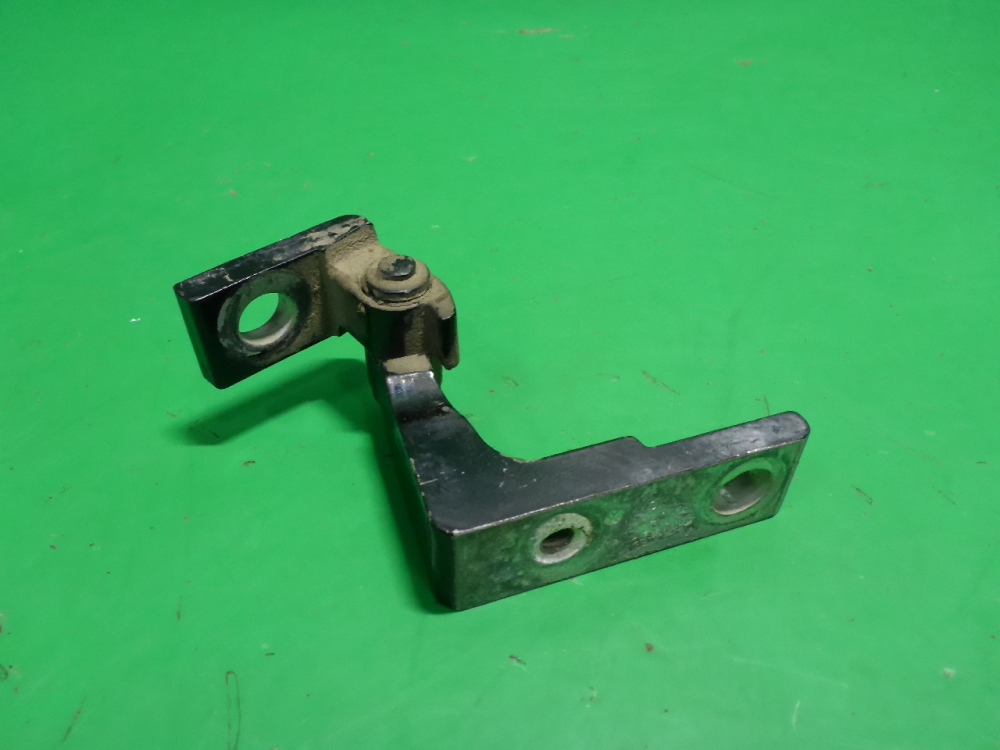 Петля двери передней левой верхняя