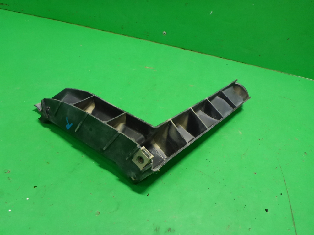 Кронштейн заднего бампера правый