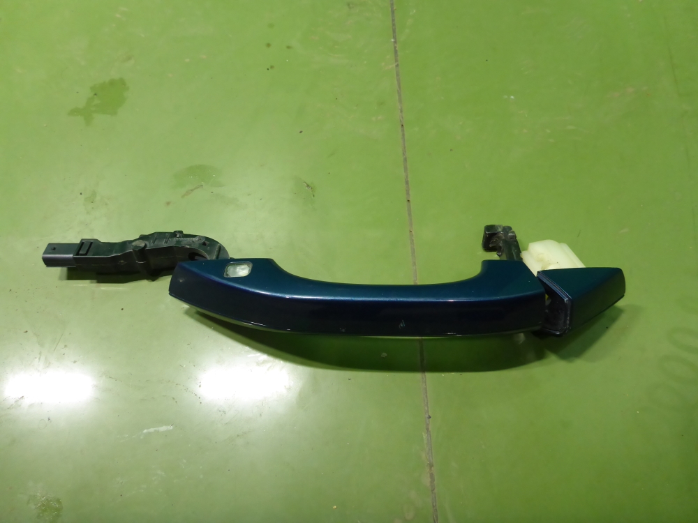 Ручка двери передней наружная правая