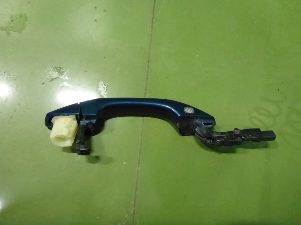 Ручка двери передней наружная правая