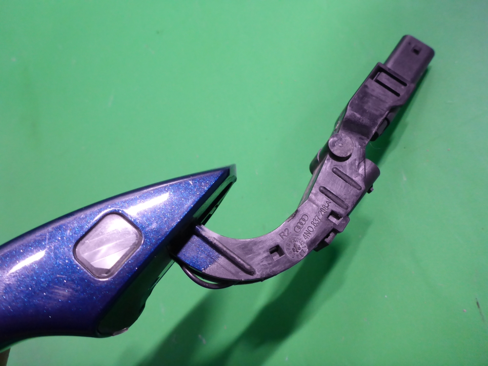 Ручка двери передней наружная правая