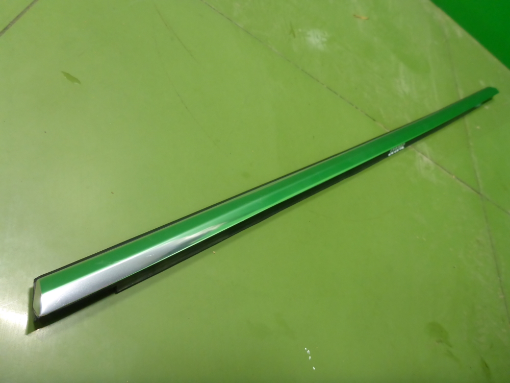 Накладка стекла заднего правого