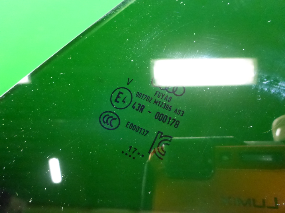 Стекло двери задней правой