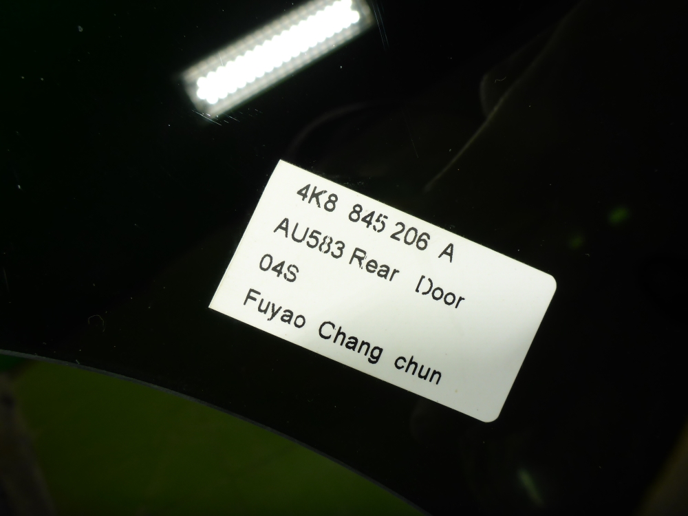 Стекло двери задней правой